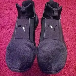 New unworn Puma women's sneakers sz 8.5 black